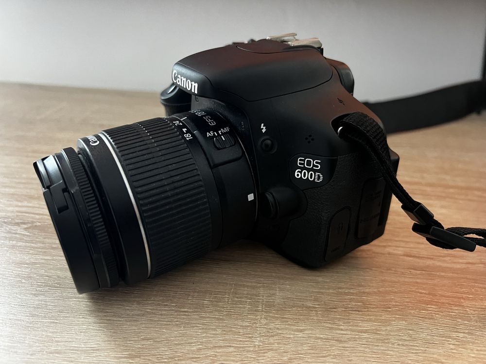 Фотоапарат Canon EOS 600D