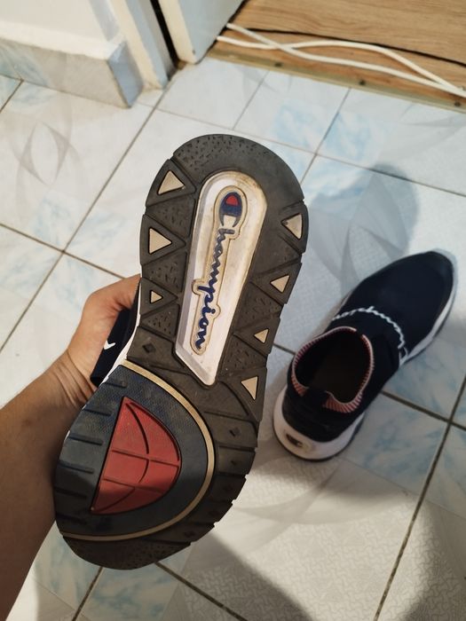 Vând adidași Champion in stare foarte bună