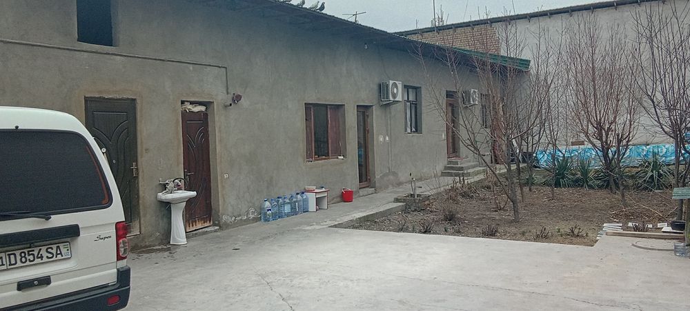 Sergeli yarmirkadan 8 km Qir-ariq maxalasida 3.5 sotixli uy sotiladi