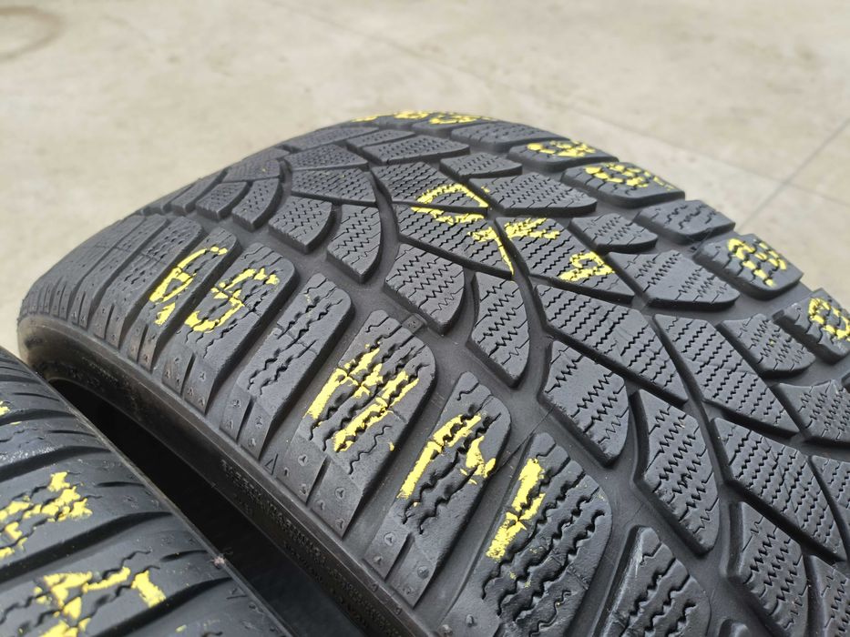 Doua anvelope de iarna 265 35 20 dunlop winter 3D profil 6,5 mm