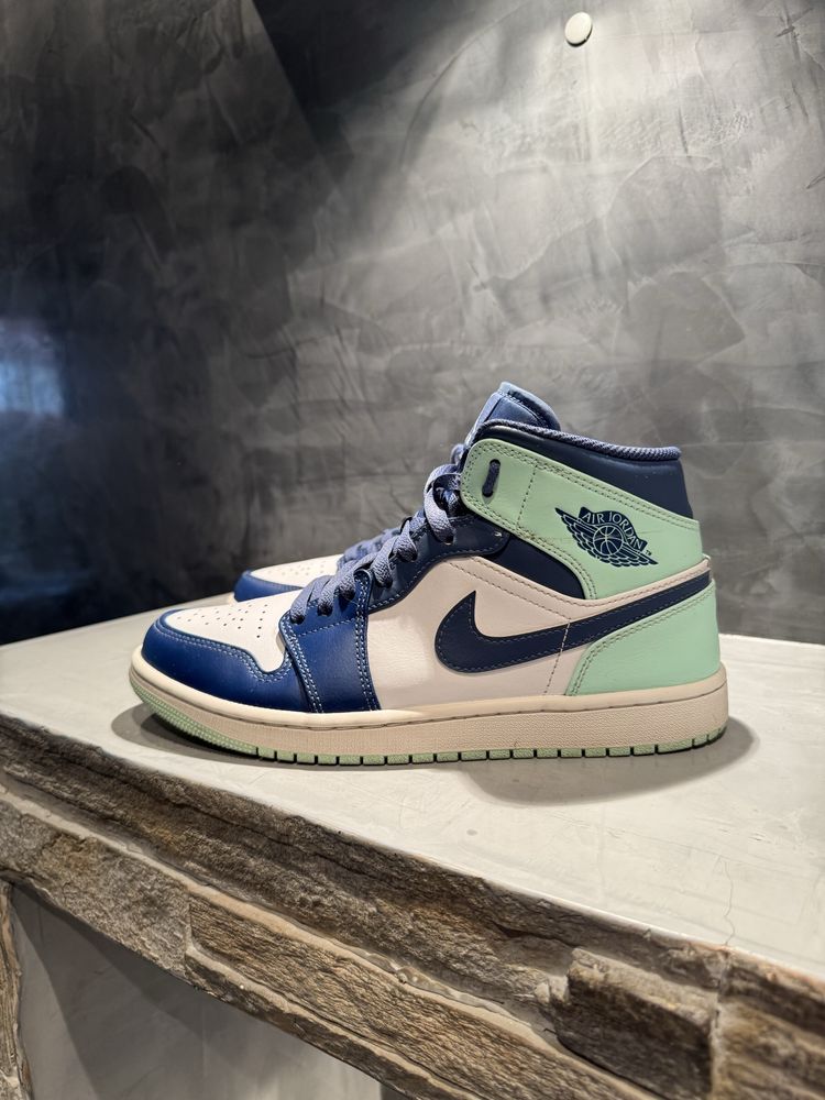КАТО ЧИСТО НОВИ Jordan 1, 42 -  Blue Mint