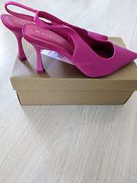 Pantofi roz cu toc mediu