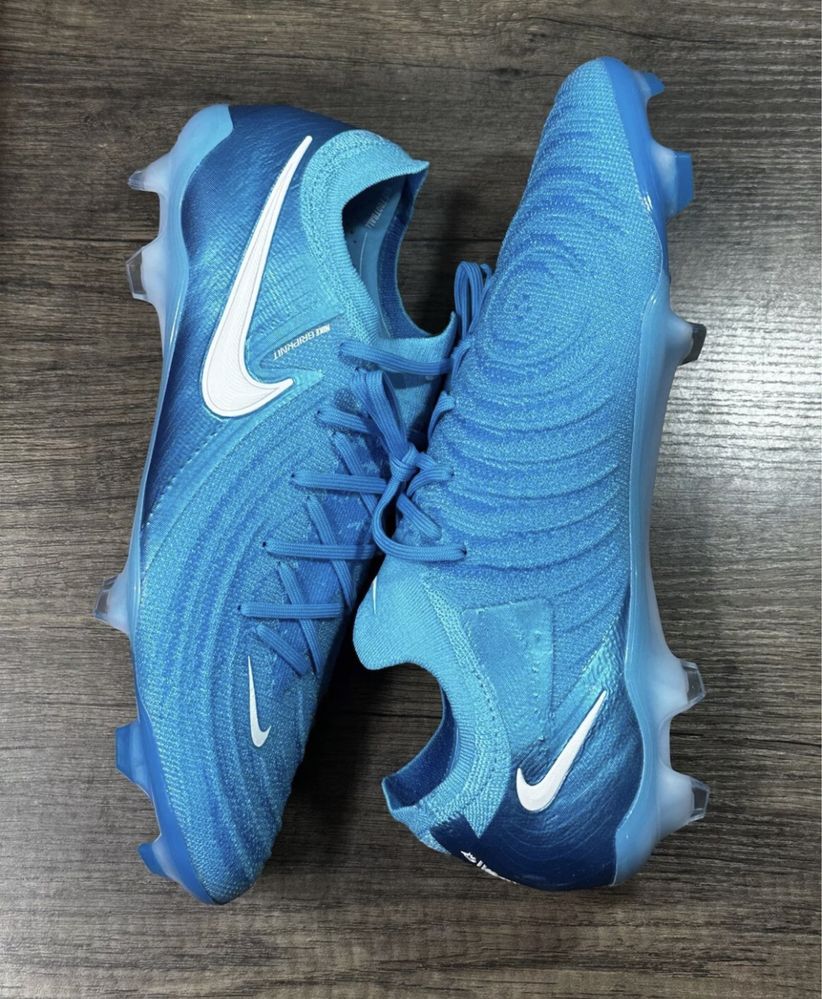 Футболни бутонки Nike Phantom