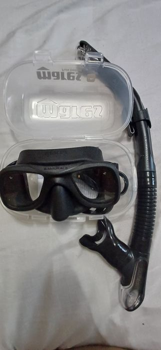 Маска и трубка для подводной охоты.