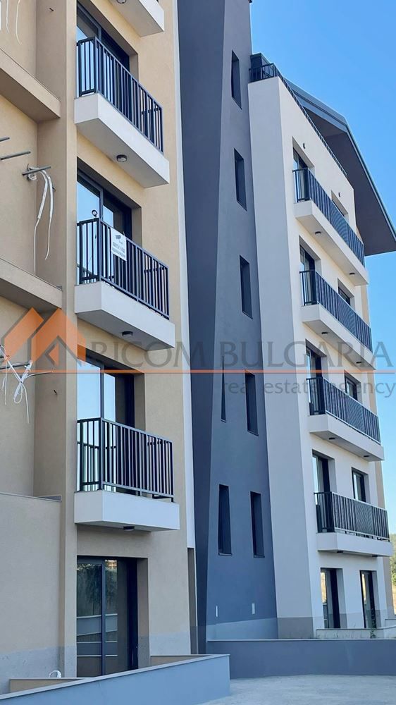 Продава се Двустаен апартамент в Варна, Виница - 78 кв.м за 1690 €/кв.м - Снимка #3