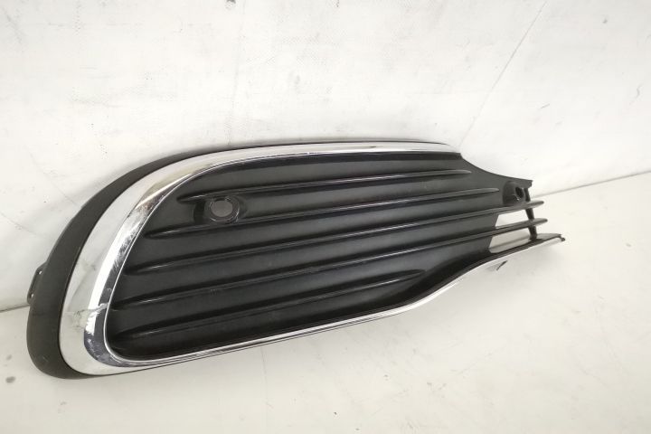Grila Proiector Laterala Dreapta Originala Cu Senzor In Stare Buna Mer