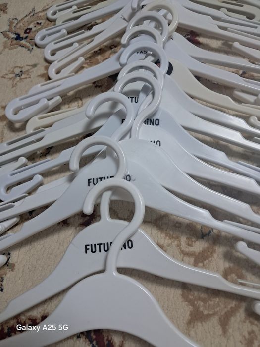 Вешалки детские продам.