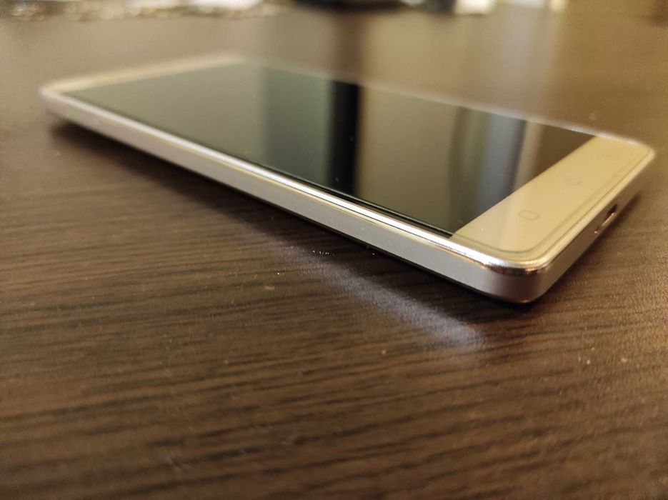 Телефон Lenovo K5 Note
