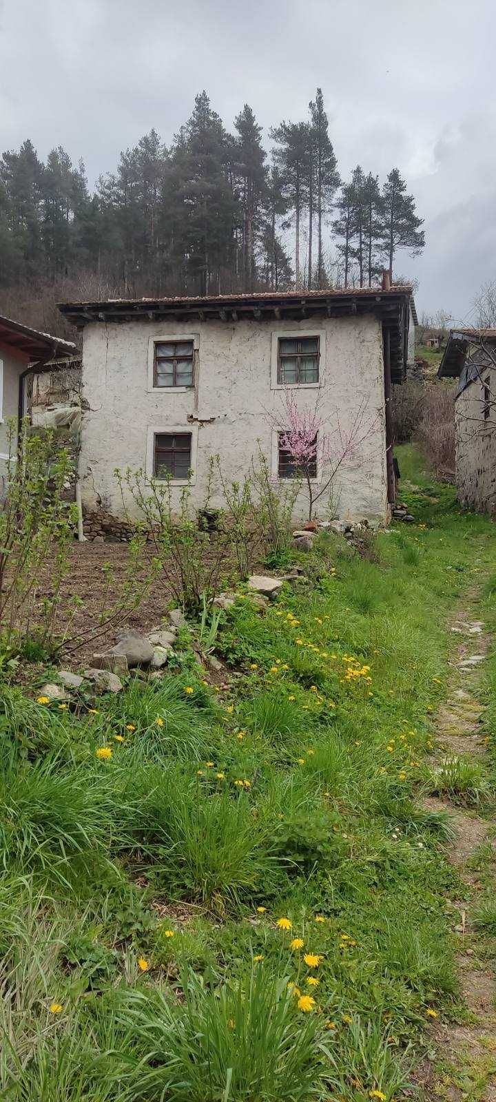 Каменна къща в Родопа планина