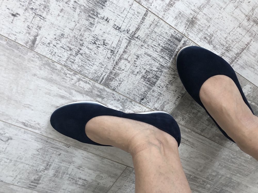 Balerini Clarks din piele intoarsa