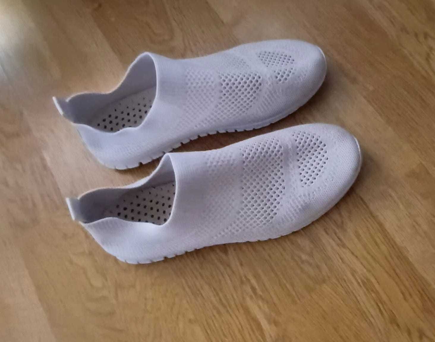 tricou tenesi si pantofi