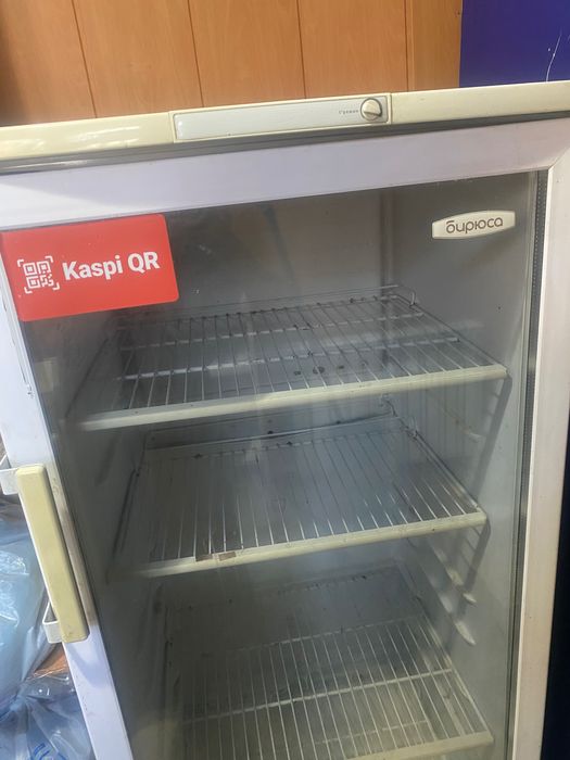 Магазинная витрина холодильник