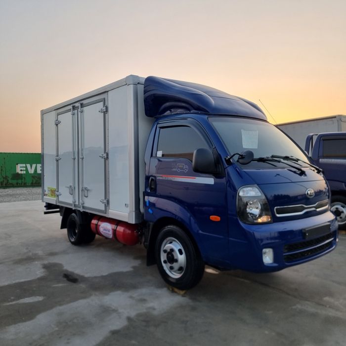 Сотилади 
Bongo |||  1.2 тон 
Изатермос бутка бузилмай келган балантид