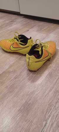 Футболни обувки Nike Magusta 38,5 номер