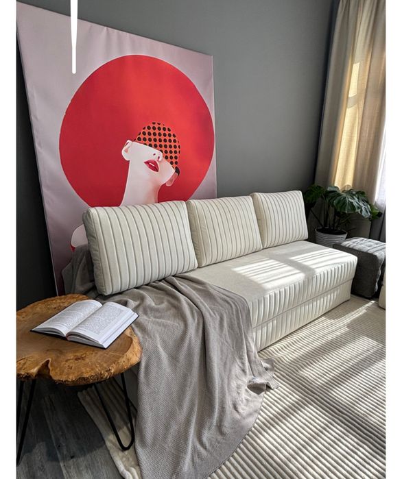 Безкаркасный диван в отличном состояние