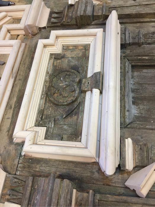 Restaurare porti din lemn pentru cladiri istorice