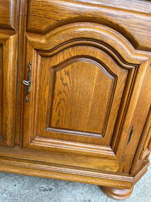 Дървен шкаф за хол