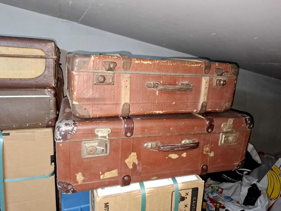 Много стари куфари