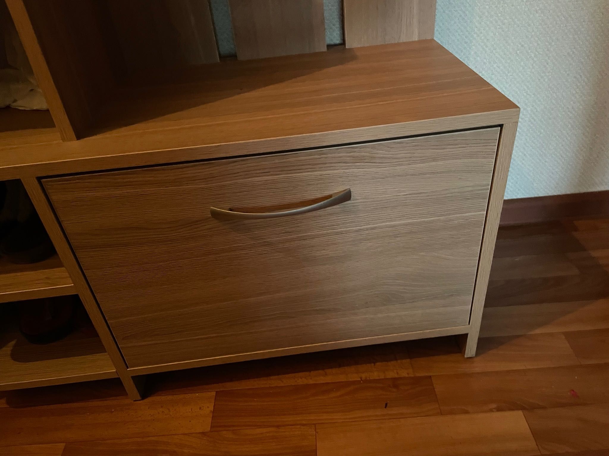 Шкаф в прихожей.