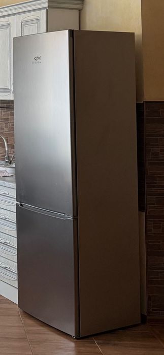 Холодильник серый двухкамерный