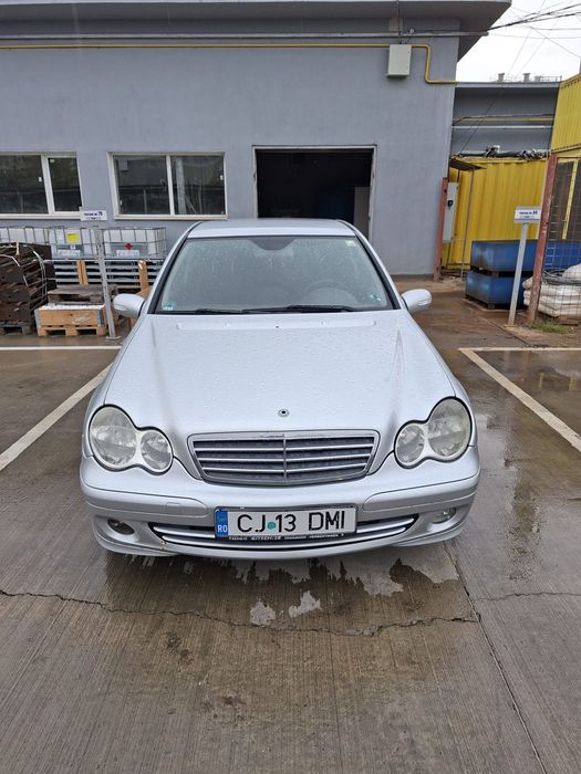 Vând mercedes benz C 200