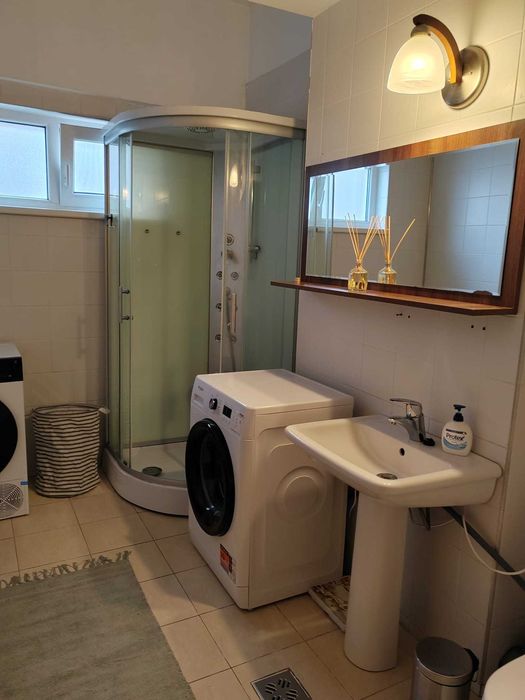 P.F. dau in chirie ap.2 camere central, decomandat, parcare subterana