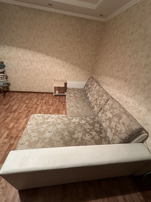 Продаю диван  в нормальном состоянии