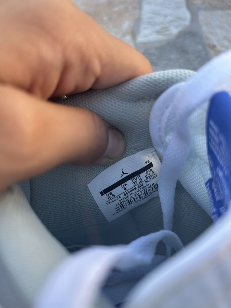 Jordan 1 retro high og hyper royal кецове