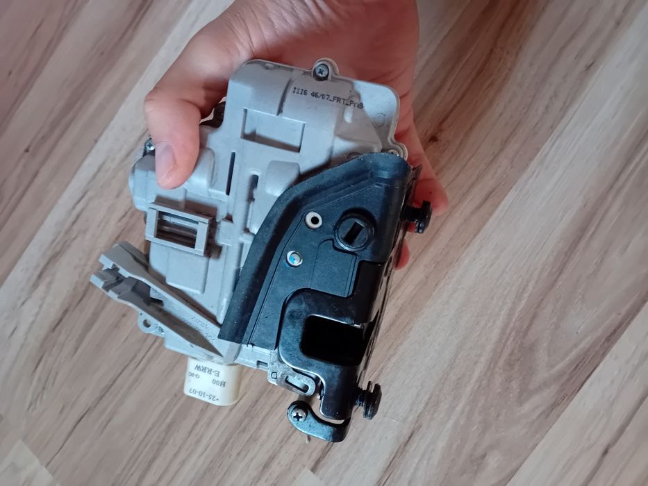 Broasca incuietoare usa stanga spate Audi A4 B8 2008 2009 2010 2011 20