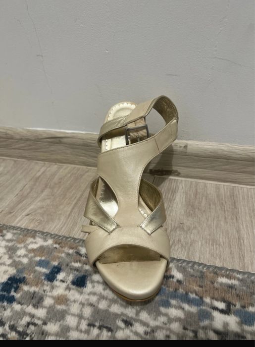 Sandale cu toc femei