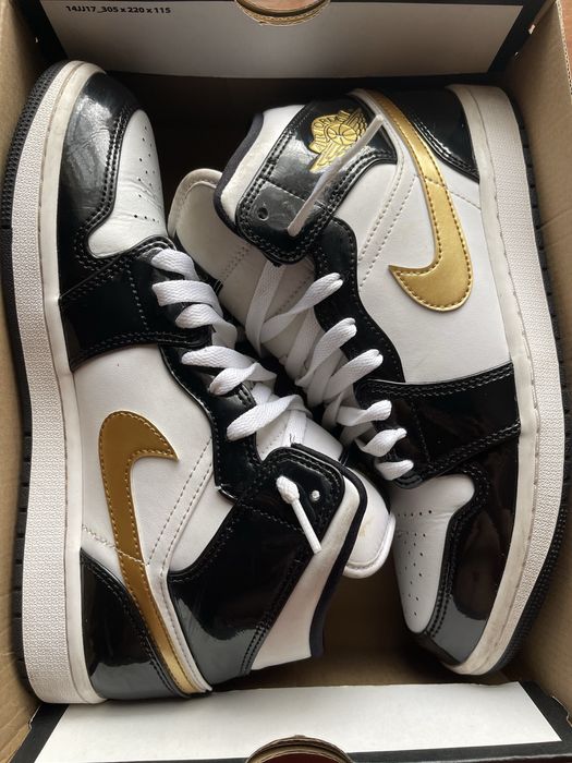 Air Jordan 1 Mid SE "Black/Gold Patent Leather