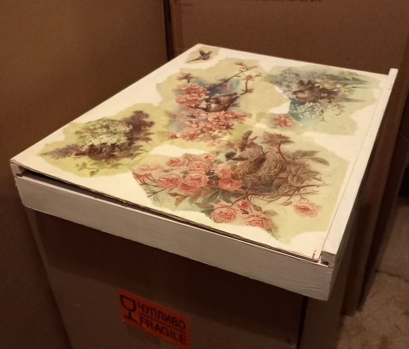 Уникална Дървена кутия за дребни накити и бижута, Ръчно декорирана