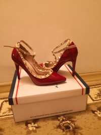 Pantofi stiletto