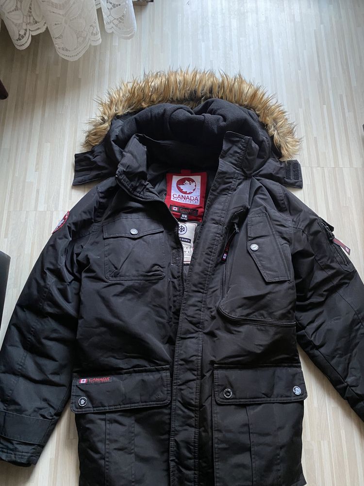 Geaca Canada weather gear maintains warmth with fur fax originala