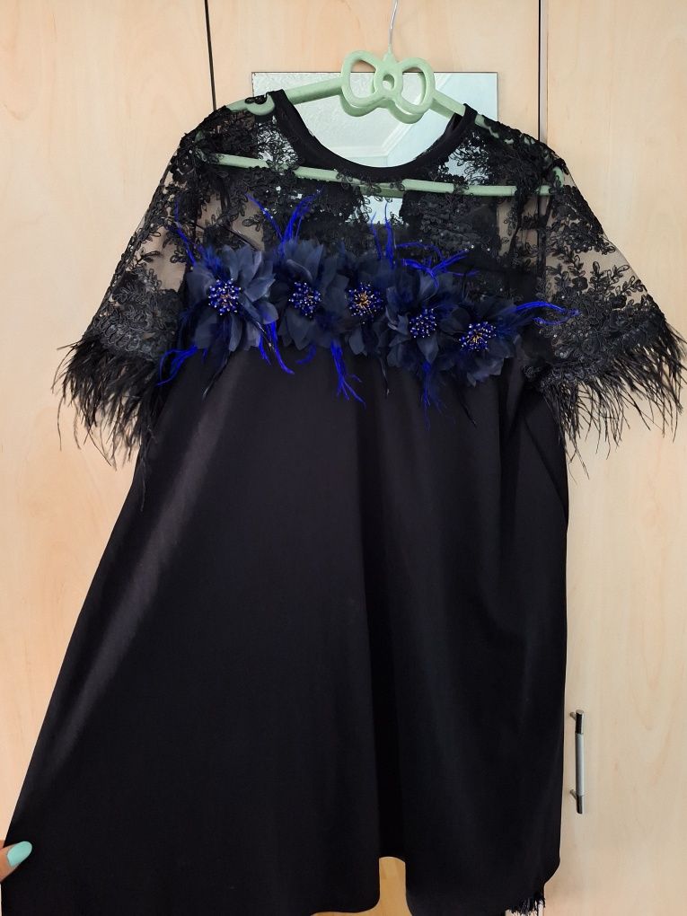 Rochie neagra cu puf