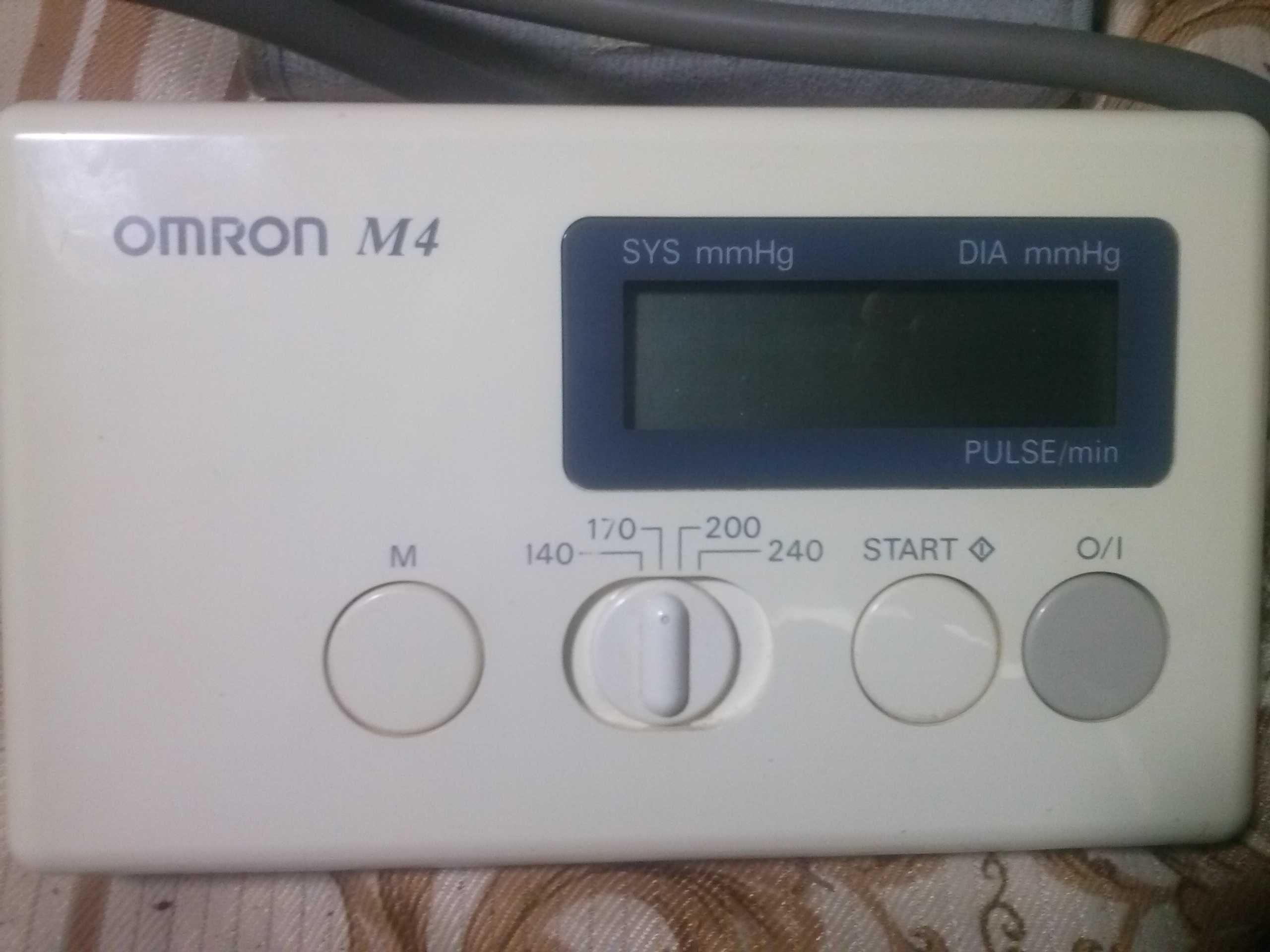 Тонометр OMRON M4.