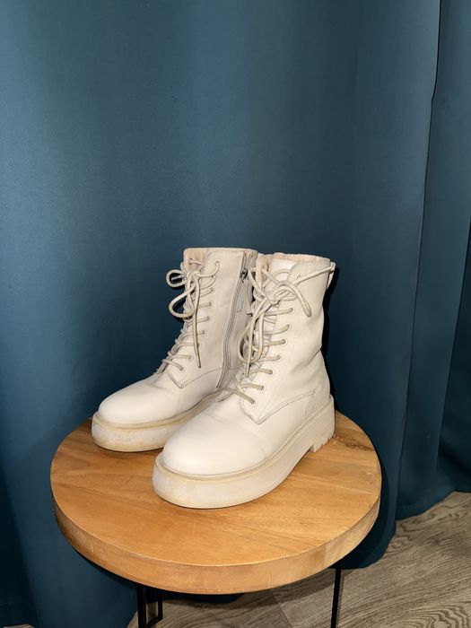 Боти от Reserved, 37 номер