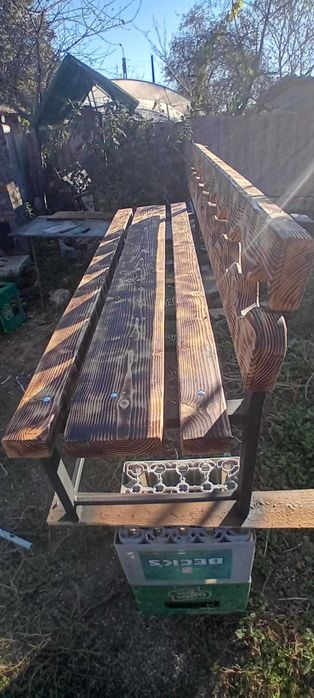 Bancă de lemn realizată manual