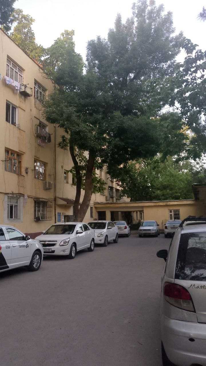 1 xonali sotiladi Sergeli-2 Metro 5-bekatni oldida