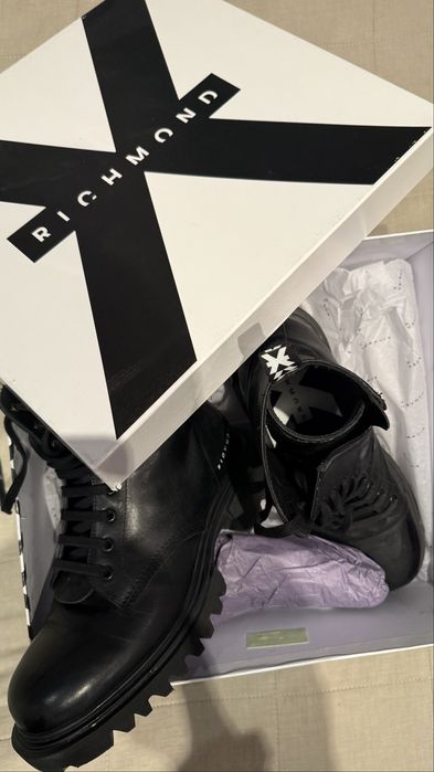 Боти Richmond 42 номер 270 лв.