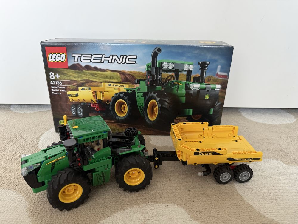 LEGO Technic - John Deere 9620R 4WD Tractor (42136)