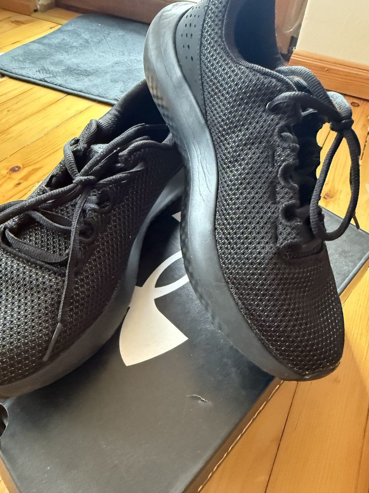 Дамски черни маратонки under armour