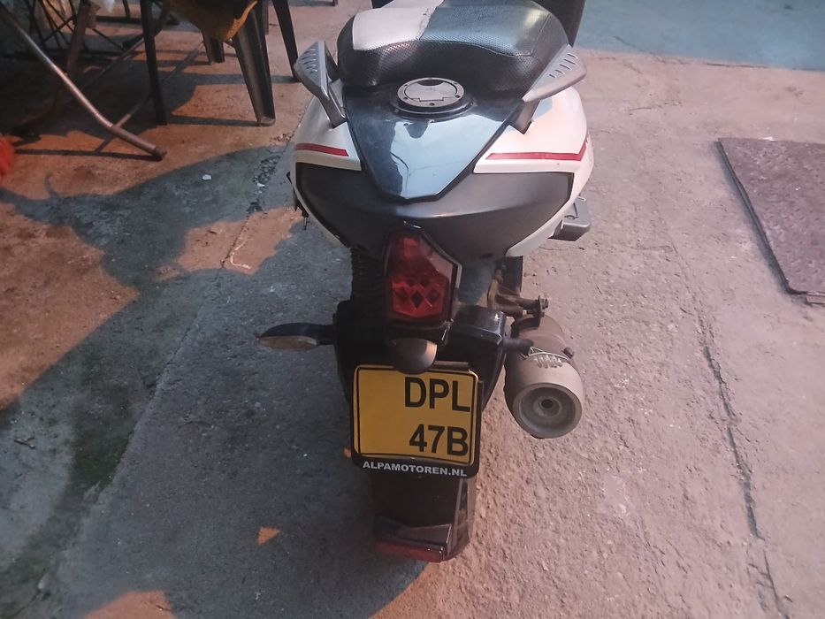 Scuter bine întreținut  de 49 cm an 2013  nu am acte  la el