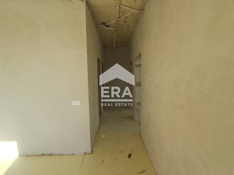 Едноетажна новострояща се къща за продажба, с двор, в с. Калиманци, на