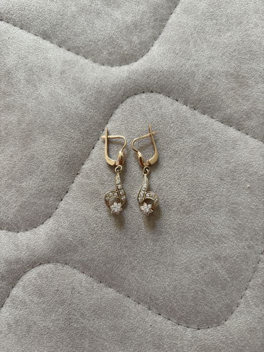 Серьги золотые почти новые