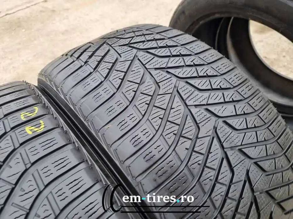 SET 2 Anvelope Iarna 275/40 R20 YOKOHAMA Blue Earth Winter V905 106V