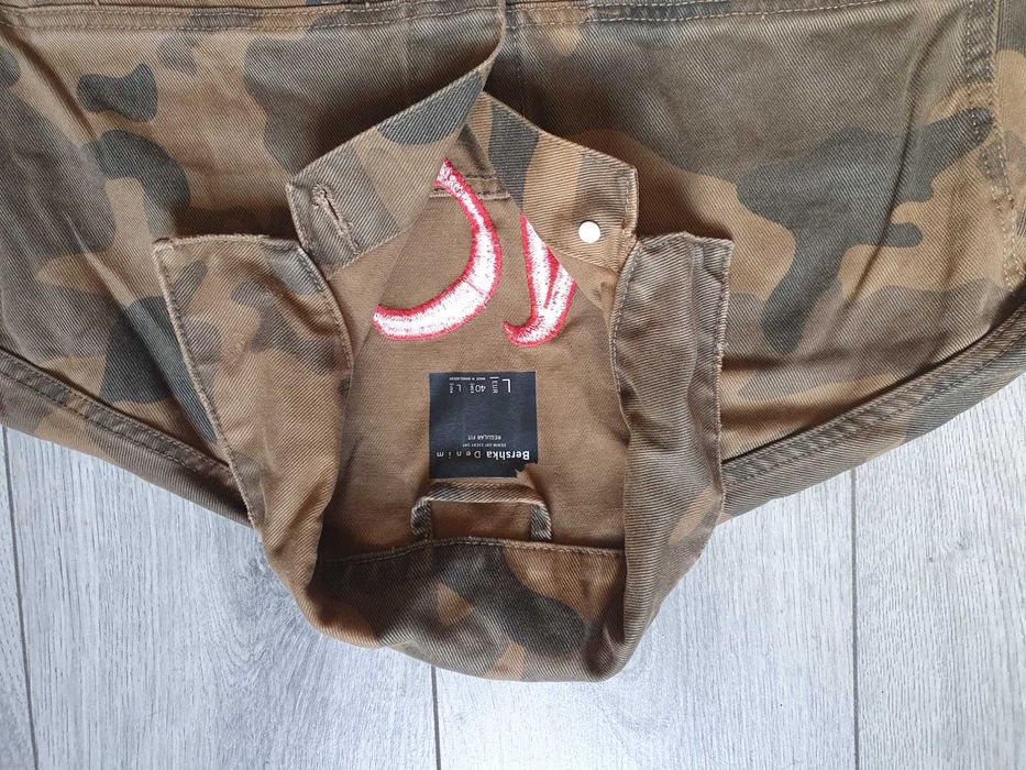 Geaca de blugi Bershka Denim Jacket - Marimea L