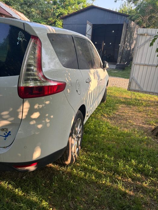 Vând Renault grande scenic