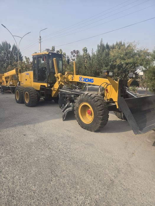 Автогрейдер XCMG 215