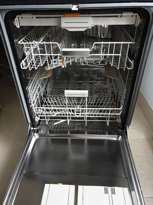 XXL Съдомиялна Miele - Auto Open - 14 Комплекта - Пълно Вграждане 60см